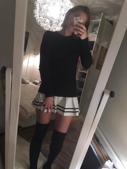 fillmyprincessparts:if Daddy thinks im cute then im happy Very cute!