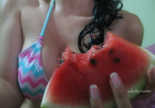 a-d-i-l-a:  Watermelon…. mmmmm delicious ♡  Que rrriiiiiiica frutita!!