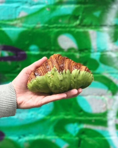 The matcha dipped croissant from @mrholmesbakehouse was everything I thought it’d be + more #t