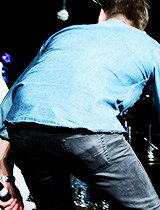 jensackles-blog:  jensen ackles + his back  (◕‿◕✿) 