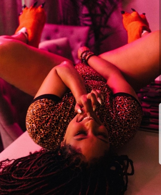 thicksexyasswomen:  dawgfan4life:💜