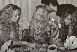 takemegalaxy:  kobetyrant:  Mariah Carey, Donatella, and Beyoncé discussing fashion  i miss glam beyoncé  MARIAH: A MILLION AND ONE&hellip; A MILLION AND 2&hellip; BEYONCE: I NOW HAVE THE MONEY TO BUY HER LIFE&hellip; HER LIFE&hellip; AND HIS LIFE TOO.