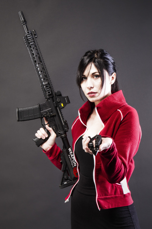 weaponoutfitters:  It’s dangerous to go alone! Take this!Weapon specific multitools made from top tier materials and processes,Multitasker Tools 3rd Generation “Multitasker” features a beefy knife and plier, as well as weapon specific wrenches