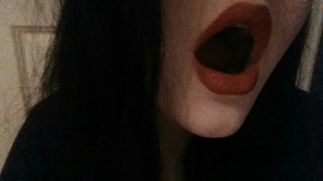 dtorrance00:  booze-n-boobs:my first post ever  Sometimes you dont need nudity to