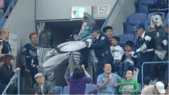 astoundingbeyondbelief:  Ultraman villains getting thrown out of a baseball game.