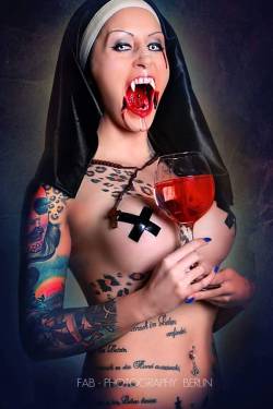 xratedgothgirls2:  Yum!