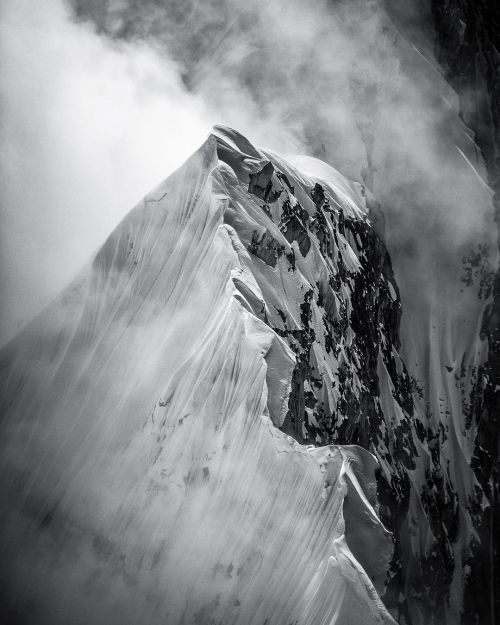 Mount Huntington in the Alaska Range. Flying with @talkeetnaair a few years back. One of my favorite