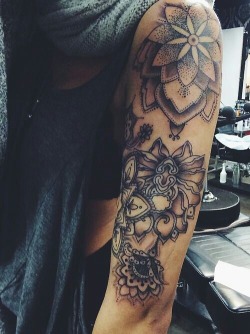 tattoosandswag:  Tattoo blog 