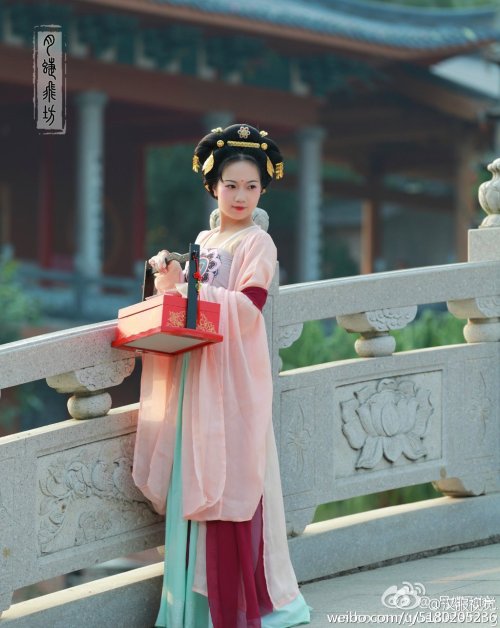 xxxshakespearexxx: 汉服视觉 : A la pointe du matin… Traditional Chinese Hanfu.