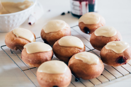 sweetoothgirl: Peanut Butter and Jam Donuts