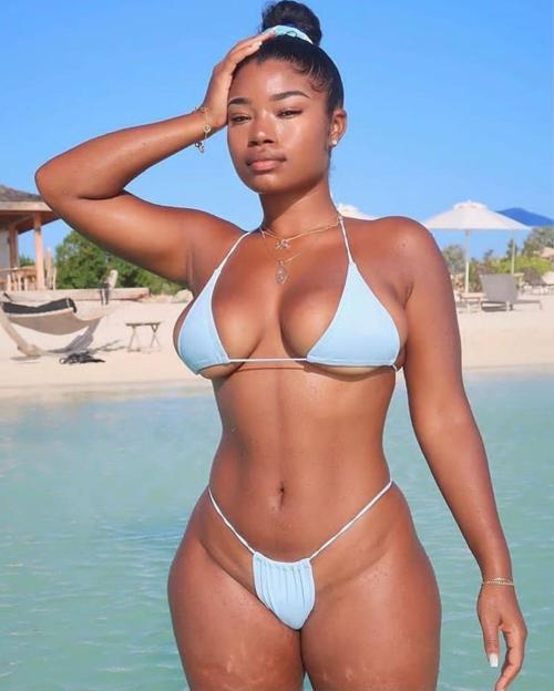 women-of-color:  On d beach