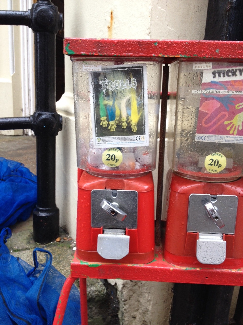 fuckyeah1990s:  ieestok:  Today I found one of those capsule toy machines and it