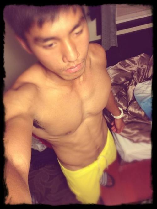hsxiaoyu:  hbst:  Cute sporty guy!  Follow: http://hsxiaoyu.tumblr.com/ You can find more 