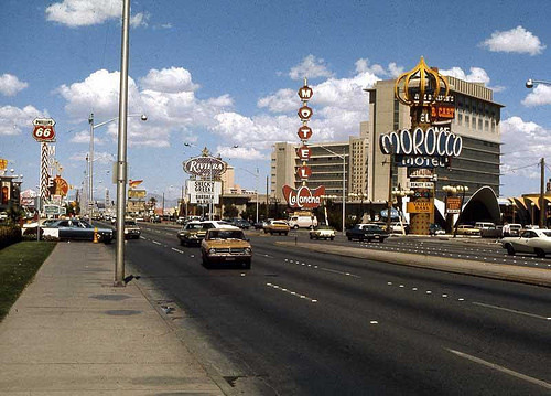 fuckyeahvintage-retro:  Las Vegas, 1971 © Andre Robe 