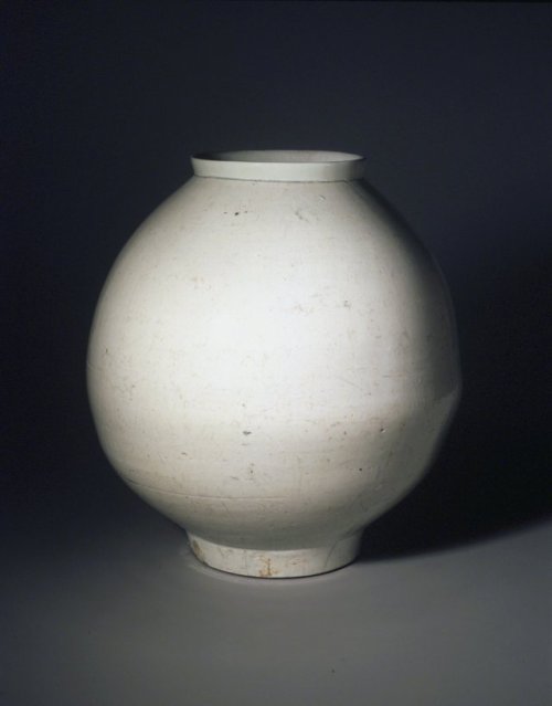 Round, pale moon jars are one of the most beloved forms in the Korean ceramics tradition. The porcel