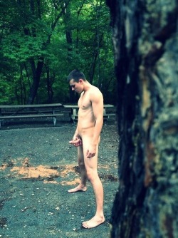 naked1000:  hotnaked8:  Buck naked jacking in the park  Hot