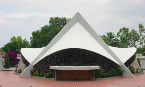 unavidamoderna:Capilla del Colegio México (hoy Instituto Cervantes), Prolongación