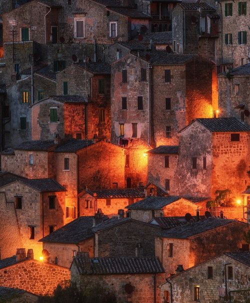 riccardo-posts:night in Tuscany ItalySun dried tomato land