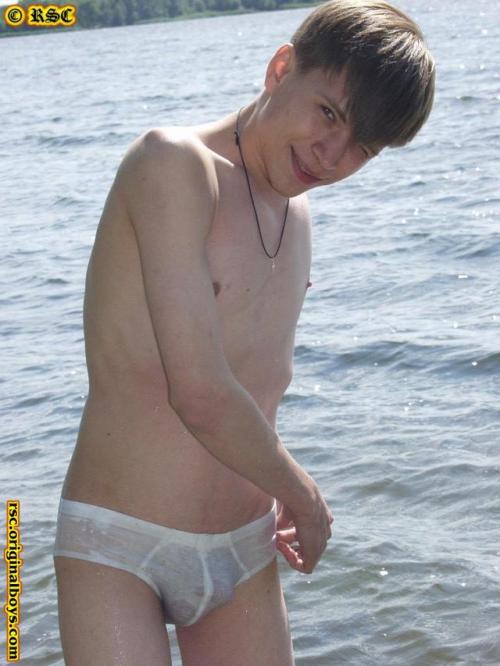 mostlymensunderwear:Ivan’s wet white briefs by the lake