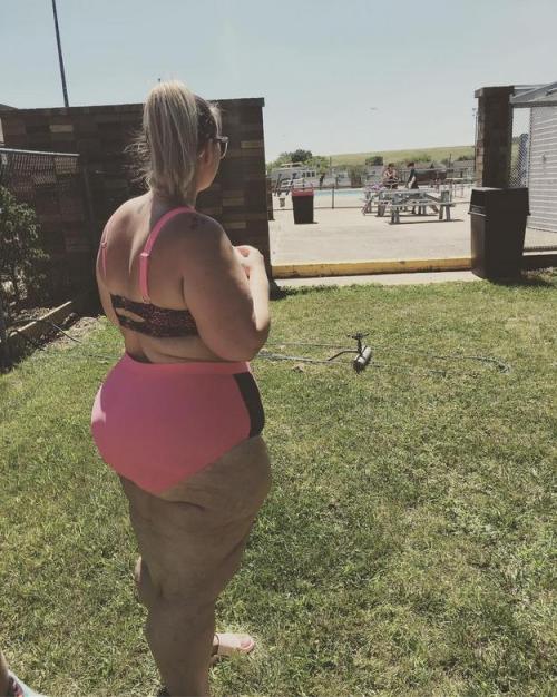 bellasmm: katimiksch: Perfect curves, booty and thighs!!! ❤️
