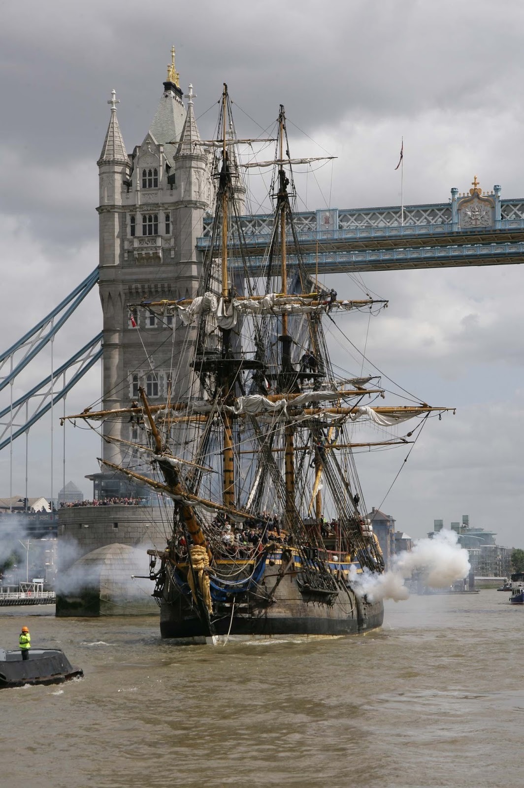 steampunktendencies:   A 282 year old   Swedish  East India Trading Company Ship
