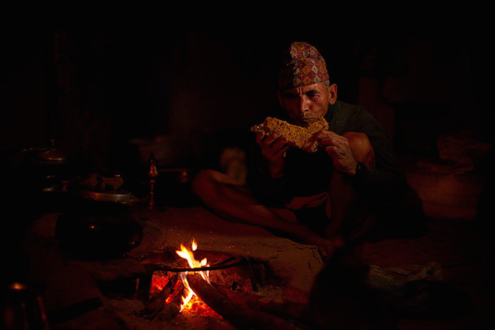 indiaincredible:   Ancient Tradition of Honey Hunting in Nepal 