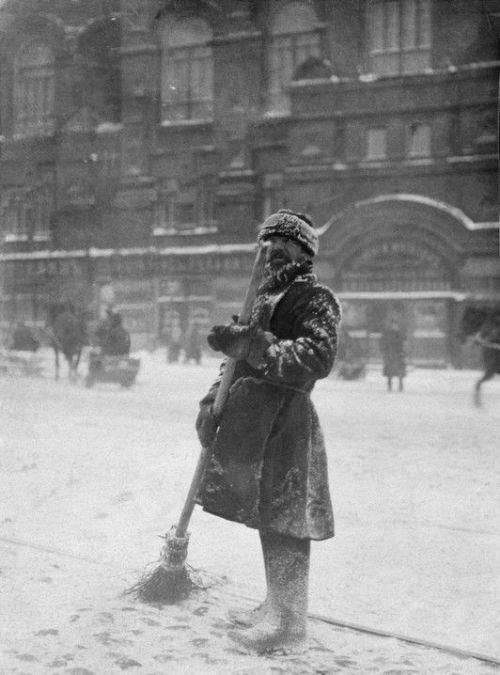 imperial-russia:The Snow Sweeper, St. Petersburg, 1905
