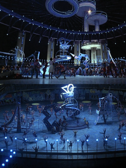 ladysugatits:  filmchrist: Scenery from The Wiz (1978)  I showed this to baby girl. She loved it. 