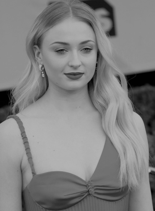 bwgirlsgallery:Sophie Turner attends the 23rd Annual Screen Actors Guild Awards at The Shrine Expo H