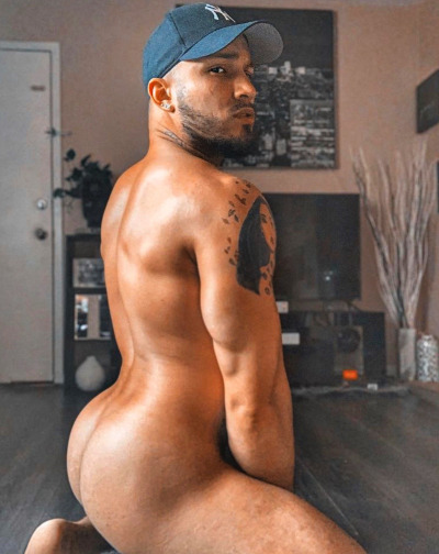 :PRETTYBOY D @king0fAss Follow Blaqhomme porn pictures