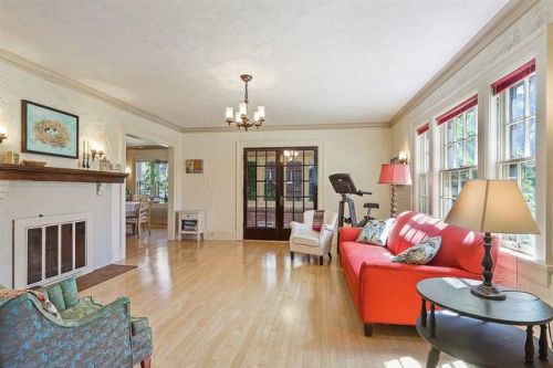 househunting:    贫,900/2 br/1520 sq ft  Oshkosh, WI   built in 1926