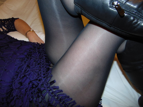 kate-nylonette: Smoooooooth 30D encased thighs and dress hem close up for you! ;-) x