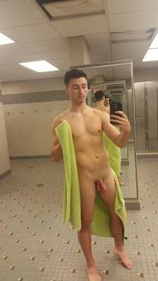 dailysmoothy:  Look at that cute shaved softie! Nice body, too!   I tell you I love locker rooms