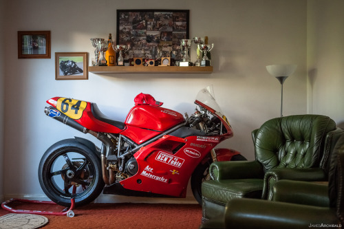 jamesarchibald:  Dan Millard’s Ducati 996 that was raced at the Isle Of Man Manx GP. The best living room furniture.  www.JamesArchibald.com