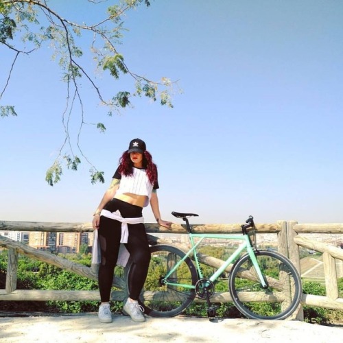 fixiegirls: Repost from @wildbolt_ #bike #fixie #fixed #fixieporn #fixiegirls #singlespeed #ride #ri