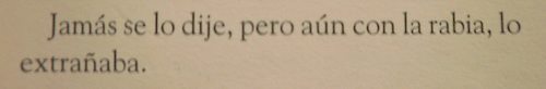 serfelizyadiosloquediganlosdemas:  Te extraño aún. 