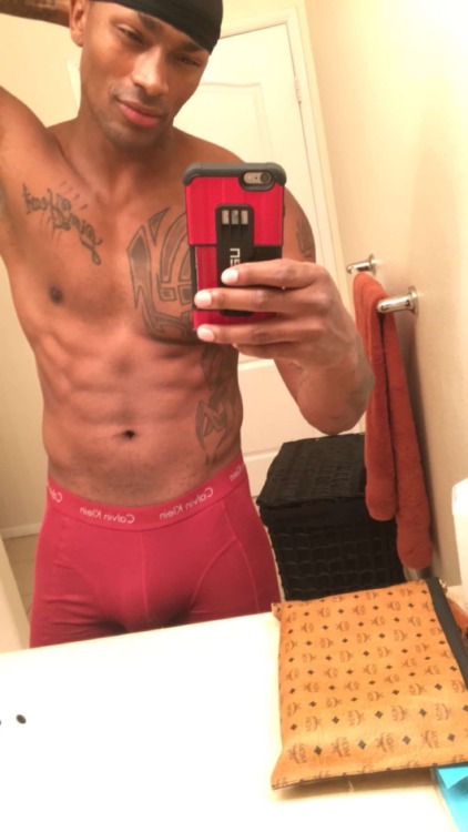 armyboii11inch:  celebrityeggplant:  Keith Carlos  Can I follow u?