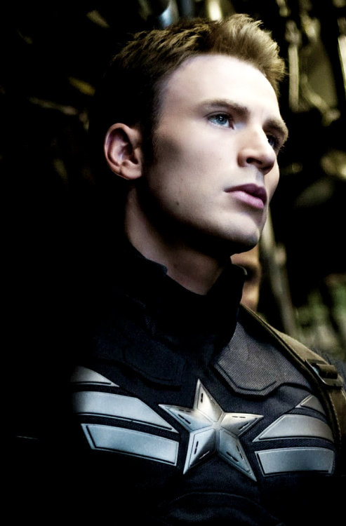 cinnamon-byuns:Birthday Presents for Gracie:Chris Evans’ profile