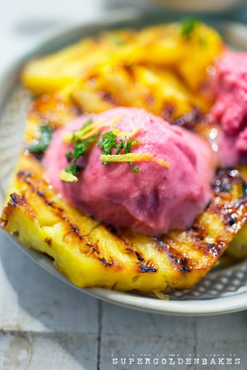 teenshealthandfitness:  beautifulpicturesofhealthyfood:  Strawberry frozen yogurt with grilled pineapple…RECIPE  Great dessert idea!