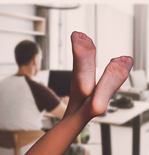 finnishlegsnfeet: discreetdreams:Still at home feetfetish