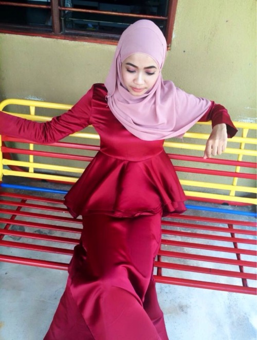 lancapmaster: hijabister7: Merah, Hitam Buat Abang Geram Eemm gewamm