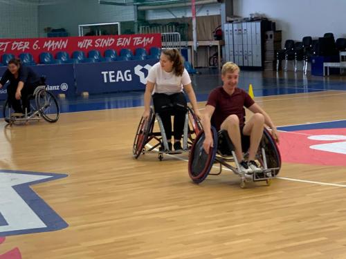 It was great to play wheelchair basketball! We made media materials on the topic of inclusion at the