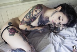 wake-up-to-reality:  panda-face-mew:  Sheryl SGH  Her sleeve is everything! 😍 