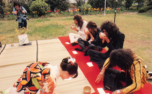 fuckyeahmercury:Queen in Japan – 1975