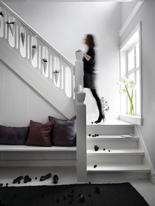 interiorvoyeur: bothsidesguys:  B&W NORDIC INTERIOR www.planete-deco.fr/2014/04/11/raffin