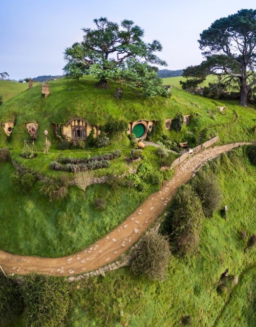 hobbithouses:Finally the photo I bin looking for, shot by a drone, Bag End’s kitchen garden