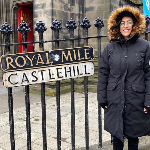 I’M IN SCOTLAND! FINALLY! It’s gorgeous and I’m fucking freezing. (at Royal Mile) https://www.instagram.com/p/B9odSvdAPVj/?igshid=1hutqi2elzztd