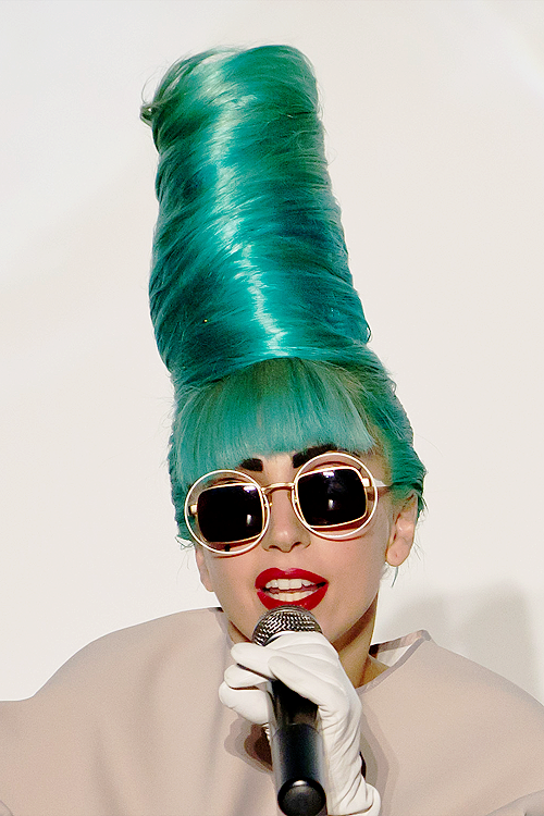 LADY GAGA HANGOVER