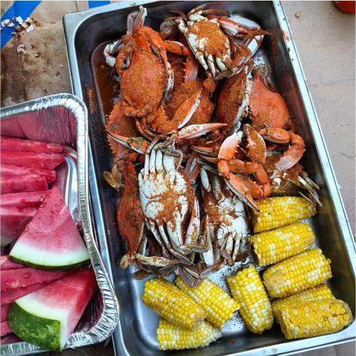 Everything about this crab corn and watermelon trio is everything we want this SUMMER. (: @meredithb