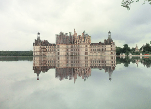 marthajefferson:  june 2, 2016 - in France’s Loire Valley, after torrential downpours, a large expanse of water pooled around the 16th century Chateau de Chambord, causing an eerie watery reflection of the Renaissance castle. (x) 